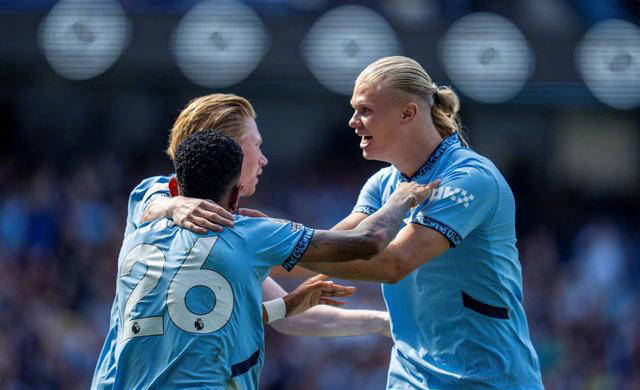 哈兰德重返赛场，刷新纪录首场状态出色，中国队观众沸腾！的简单介绍