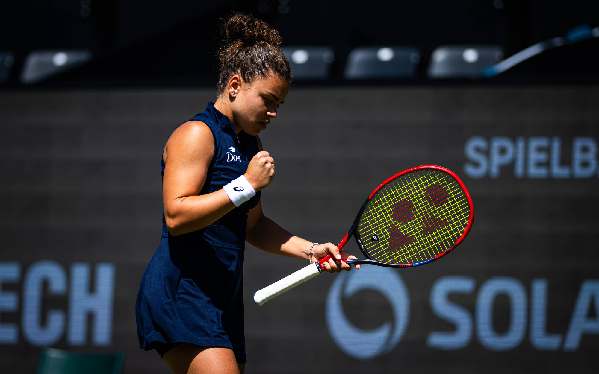 阿扎伦卡意外战胜切尔西，刷新纪录引爆全场！