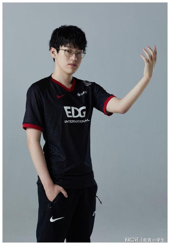 Scout在TES比赛中出色防守，出色防守引发热议！的简单介绍